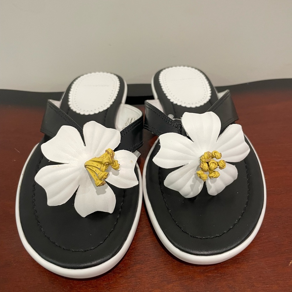 Women’s Lands End Black Leather Floral Flip Flop Sandals size 8.5